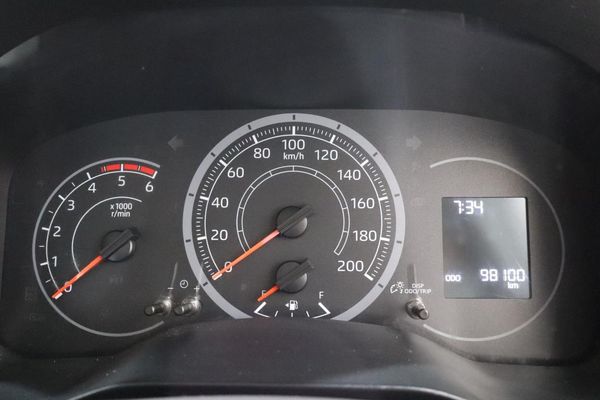 2019-Toyota-Quantum-28-GL-14-Seat image:3