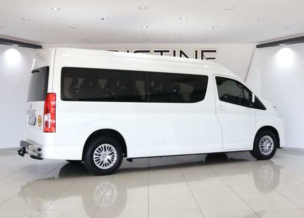 2019-Toyota-Quantum-28-GL-14-Seat image:7