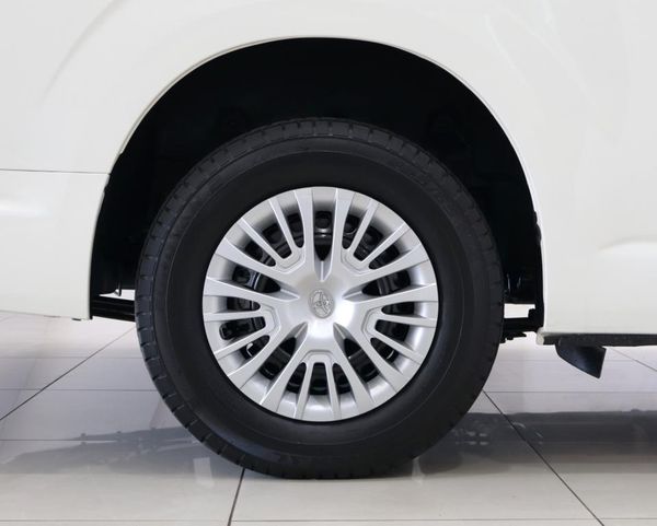 2019-Toyota-Quantum-28-GL-14-Seat image:8