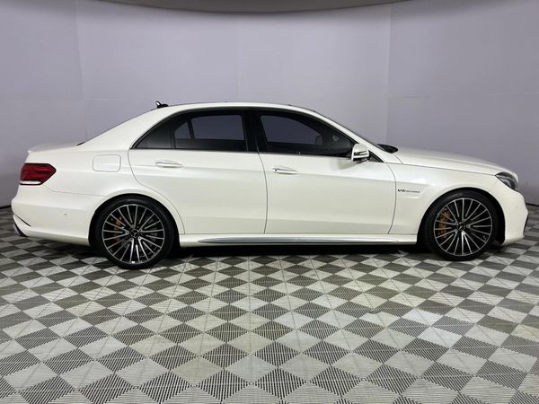 2016-Mercedes-AMG-E-Class-E-63-AMG-S image:18
