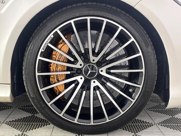 2016-Mercedes-AMG-E-Class-E-63-AMG-S image:5