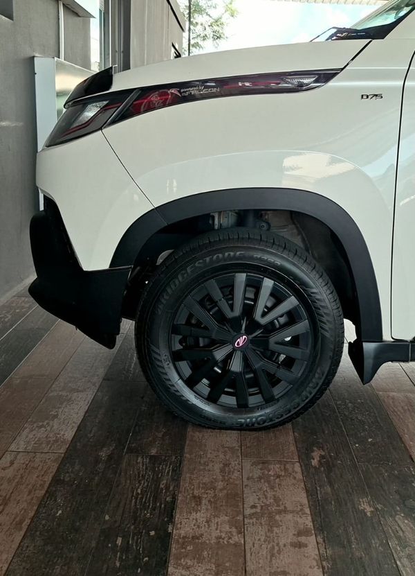 2018-Mahindra-KUV-100-12-TD-K6 image:7