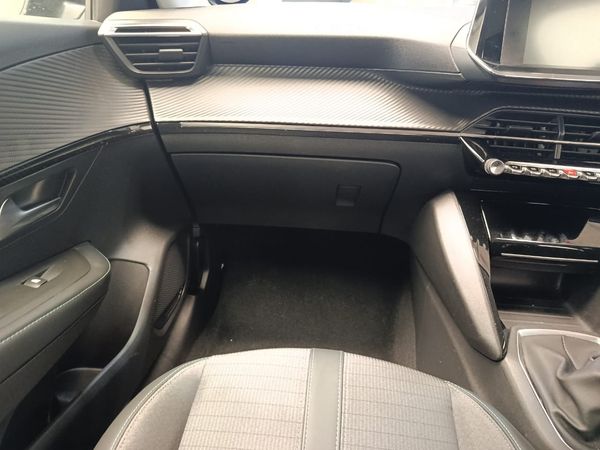 2022-Peugeot-208-12-Active image:23