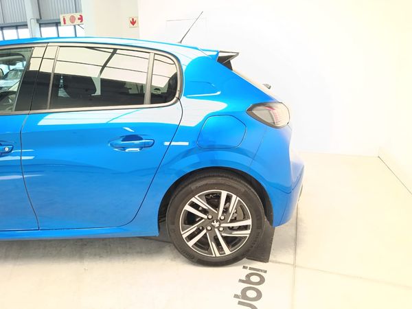 2022-Peugeot-208-12-Active image:5