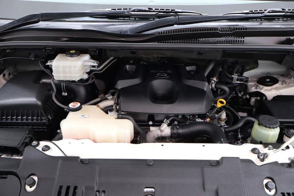 2019-Toyota-Quantum-28-GL-14-Seat image:19