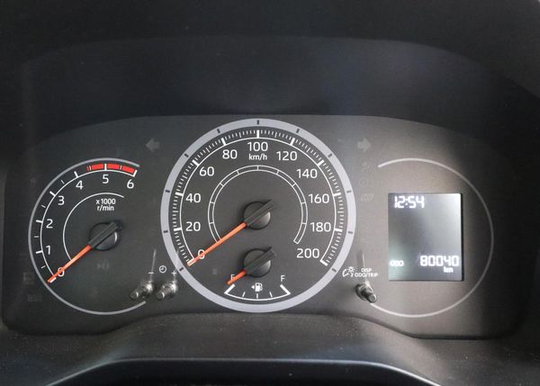 2019-Toyota-Quantum-28-GL-14-Seat image:3