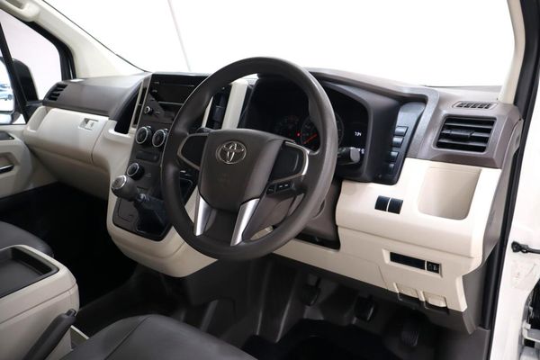 2019-Toyota-Quantum-28-GL-14-Seat image:4
