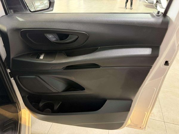 2022-Mercedes-Benz-Vito-111-16-CDI-Panel-Van image:9