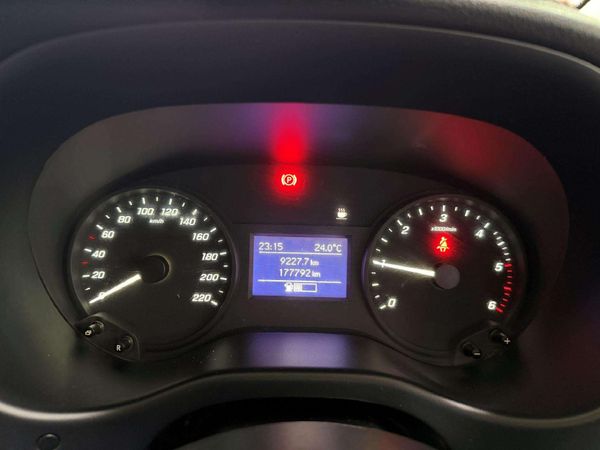 2022-Mercedes-Benz-Vito-111-16-CDI-Panel-Van image:12