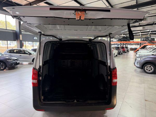 2022-Mercedes-Benz-Vito-111-16-CDI-Panel-Van image:8