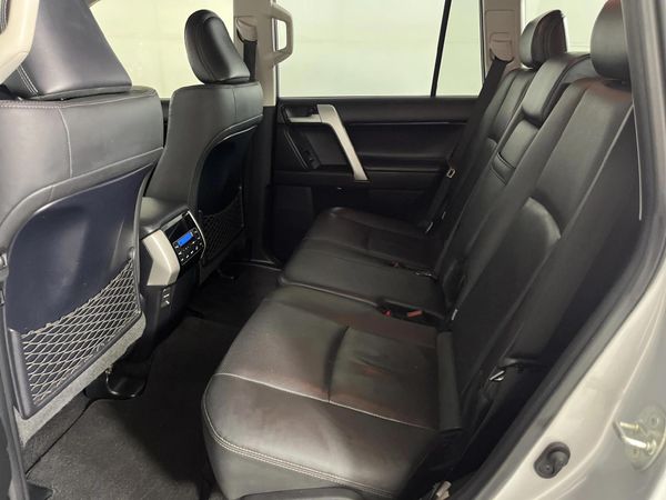 2022-Toyota-Land-Cruiser-Prado-28-GD-VX-L-Auto image:3