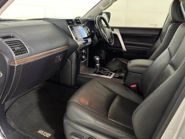 2022-Toyota-Land-Cruiser-Prado-28-GD-VX-L-Auto image:8