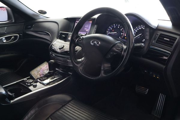 2013-Infiniti-Q70-30d-30D-S-Premium image:9