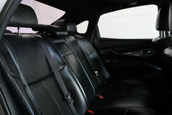 2013-Infiniti-Q70-30d-30D-S-Premium image:11