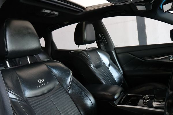 2013-Infiniti-Q70-30d-30D-S-Premium image:13