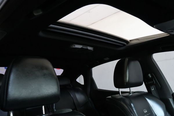 2013-Infiniti-Q70-30d-30D-S-Premium image:14