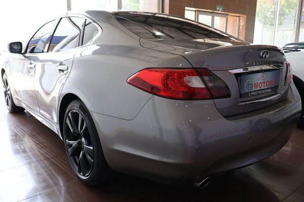2013-Infiniti-Q70-30d-30D-S-Premium image:3