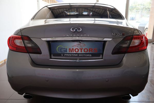 2013-Infiniti-Q70-30d-30D-S-Premium image:4