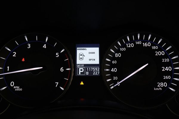 2013-Infiniti-Q70-30d-30D-S-Premium image:6