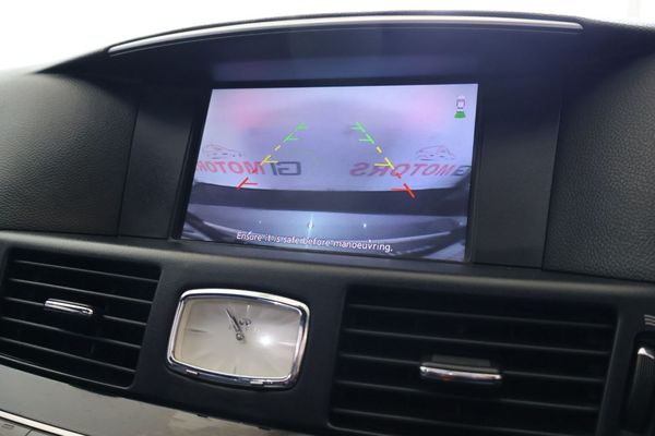 2013-Infiniti-Q70-30d-30D-S-Premium image:7