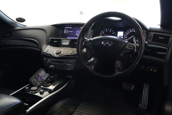 2013-Infiniti-Q70-30d-30D-S-Premium image:8