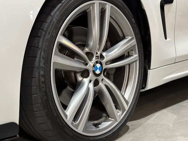 2014-BMW-4-Series-435i-Convertible-M-Sport image:10
