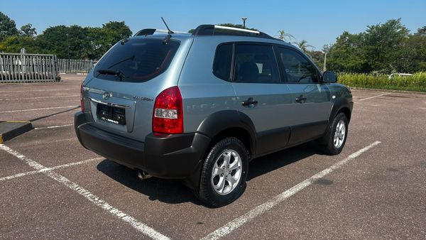 2010-Hyundai-Tucson-20-GLS image:1