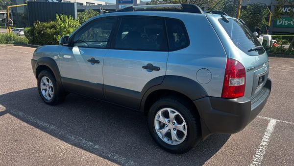 2010-Hyundai-Tucson-20-GLS image:2