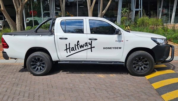 2026-Toyota-Hilux-24-GD-6-Raised-Body-SR-Double-Cab image:3