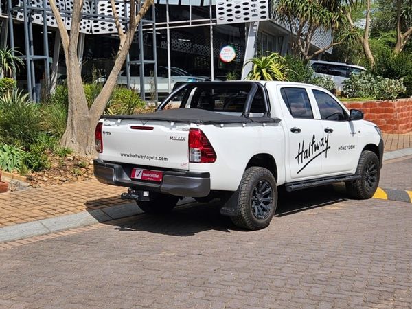 2026-Toyota-Hilux-24-GD-6-Raised-Body-SR-Double-Cab image:4