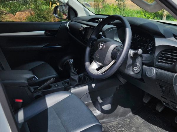 2026-Toyota-Hilux-24-GD-6-Raised-Body-SR-Double-Cab image:8