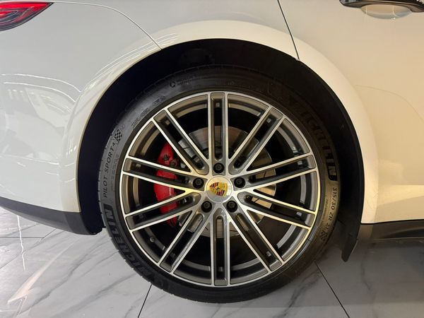 2017-Porsche-Panamera-Turbo-Auto image:12