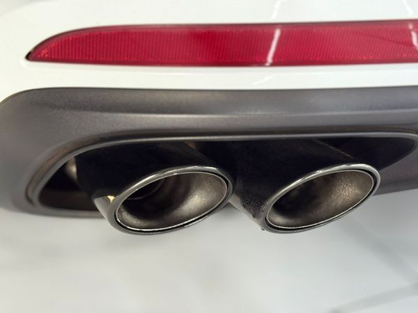 2017-Porsche-Panamera-Turbo-Auto image:20