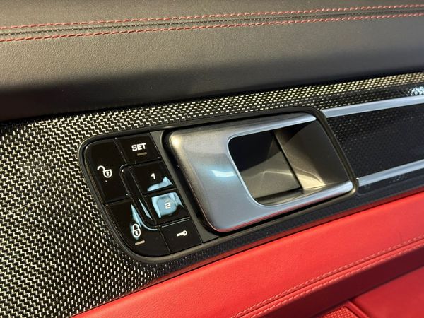 2017-Porsche-Panamera-Turbo-Auto image:25