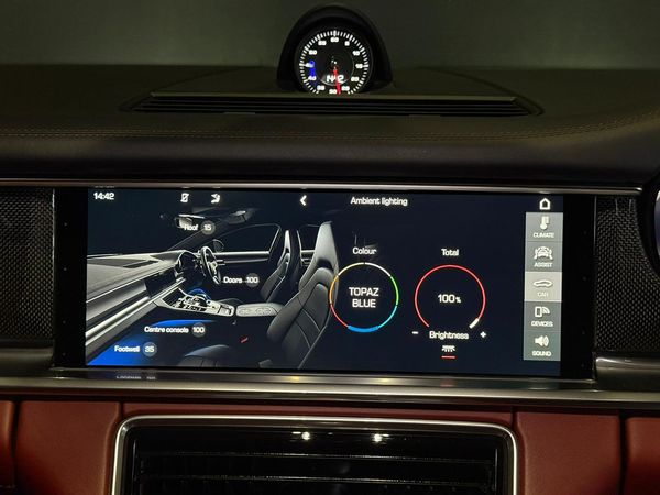 2017-Porsche-Panamera-Turbo-Auto image:27