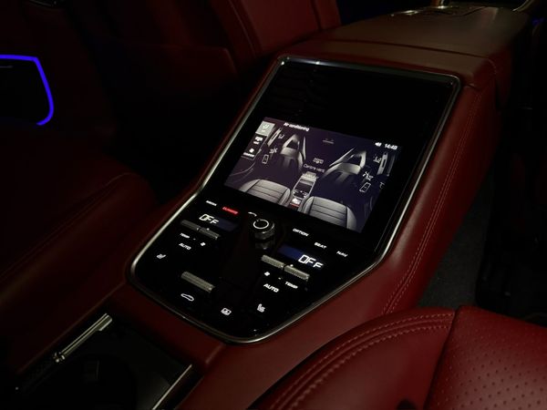 2017-Porsche-Panamera-Turbo-Auto image:28