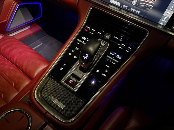 2017-Porsche-Panamera-Turbo-Auto image:33