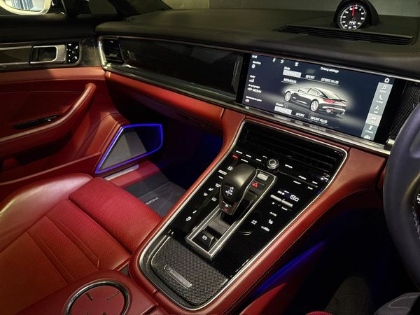 2017-Porsche-Panamera-Turbo-Auto image:34