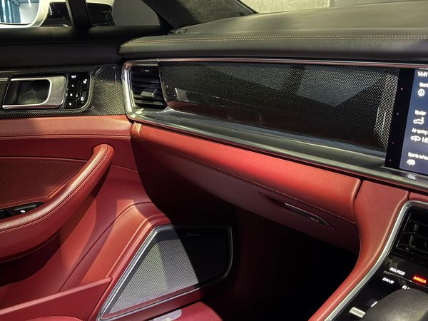 2017-Porsche-Panamera-Turbo-Auto image:39