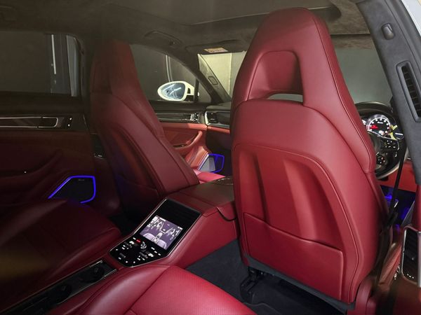 2017-Porsche-Panamera-Turbo-Auto image:40