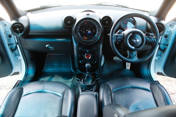2015-MINI-Countryman-Cooper-S-Auto image:13
