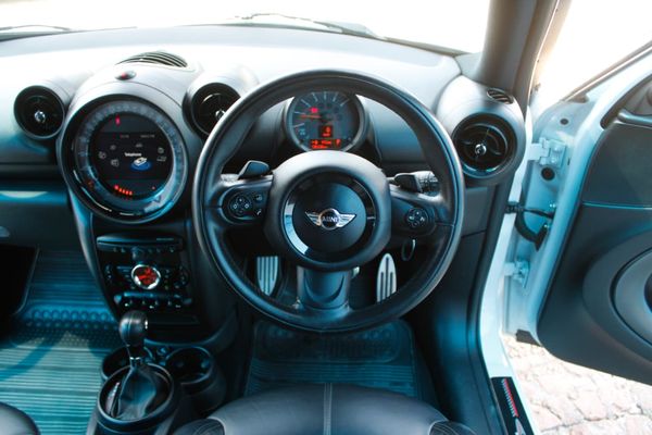 2015-MINI-Countryman-Cooper-S-Auto image:17