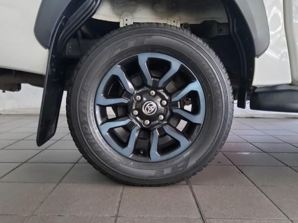 2025-Toyota-Hilux-28-GD-6-RB-Legend-RS-4x4-Double-Cab-Auto-mhev image:17