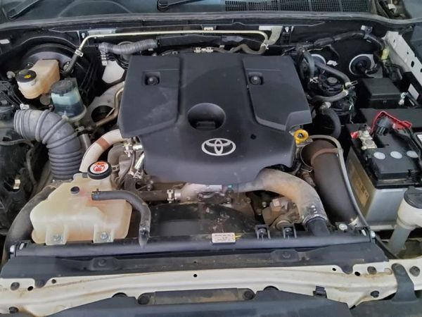 2025-Toyota-Hilux-28-GD-6-RB-Legend-RS-4x4-Double-Cab-Auto-mhev image:18