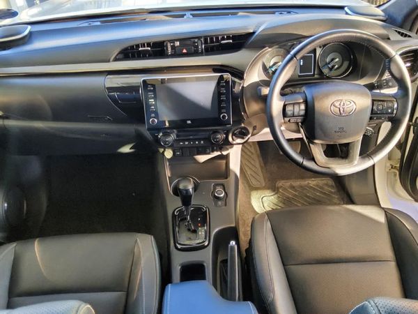 2025-Toyota-Hilux-28-GD-6-RB-Legend-RS-4x4-Double-Cab-Auto-mhev image:5