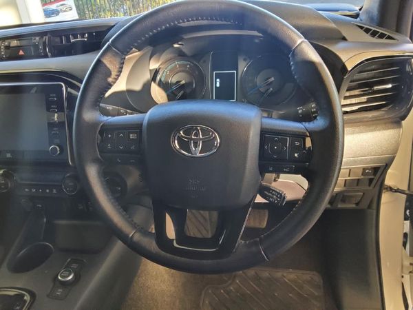 2025-Toyota-Hilux-28-GD-6-RB-Legend-RS-4x4-Double-Cab-Auto-mhev image:7