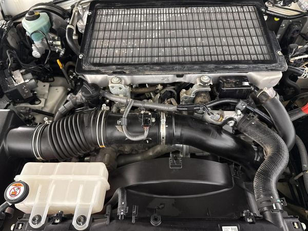 2022-Toyota-Land-Cruiser-79-45-D-70th-Edition-Single-Cab image:10