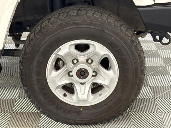 2022-Toyota-Land-Cruiser-79-45-D-70th-Edition-Single-Cab image:3