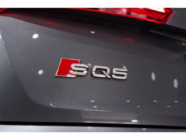 2018-Audi-SQ5-30-TFSI-quattro-Auto image:19