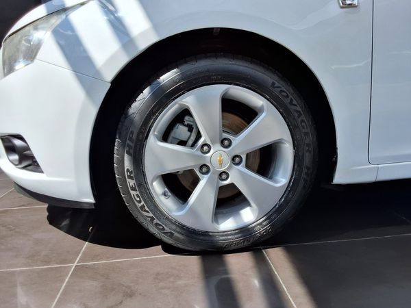 2011-Chevrolet-Cruze-20d-LT image:10
